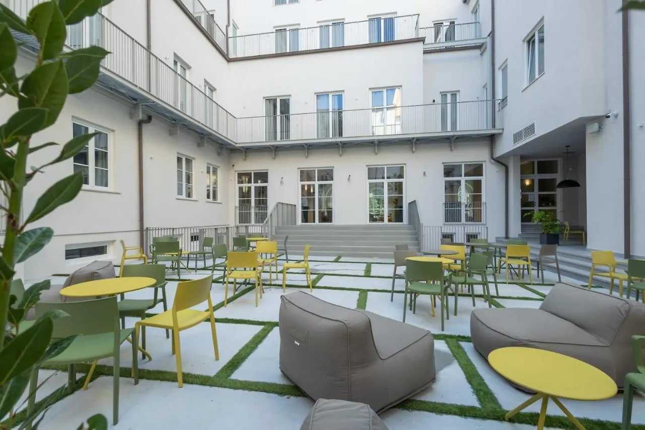 Il Santo Stays Florence Hostel